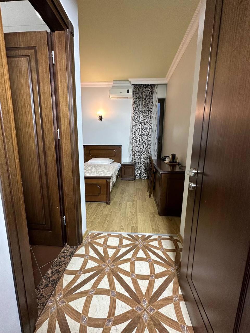 Eiffel Hotel Batumi Habitación foto